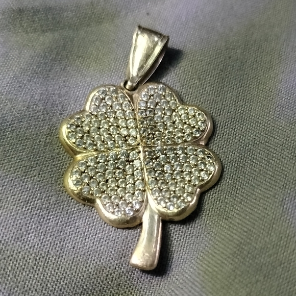 14K Gold Vermail Clover Pendant Necklace - Picture 3 of 7